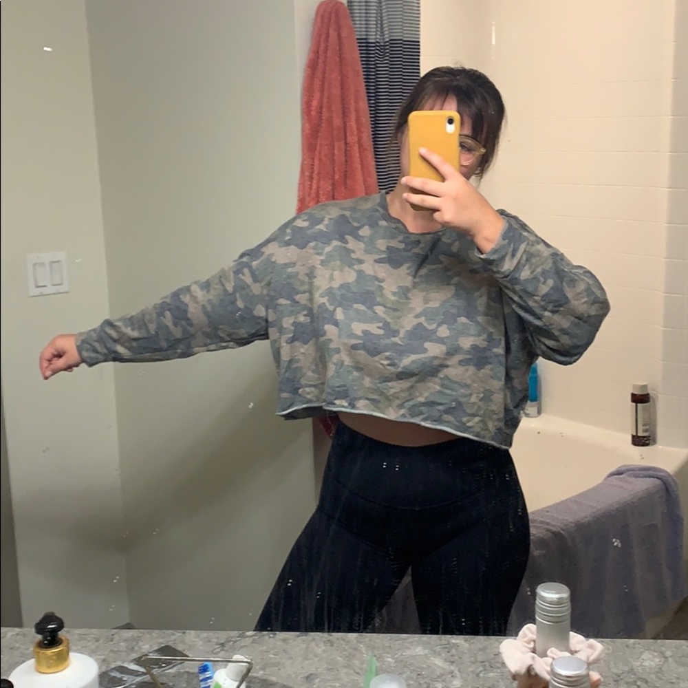 Medium camo crop